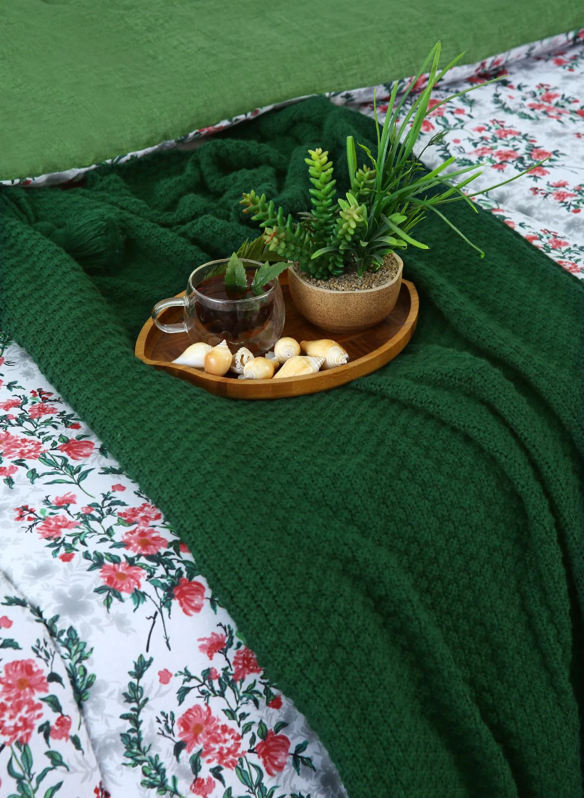 8 PCs Winter Razai Set-Emerald Blooms - Image 14