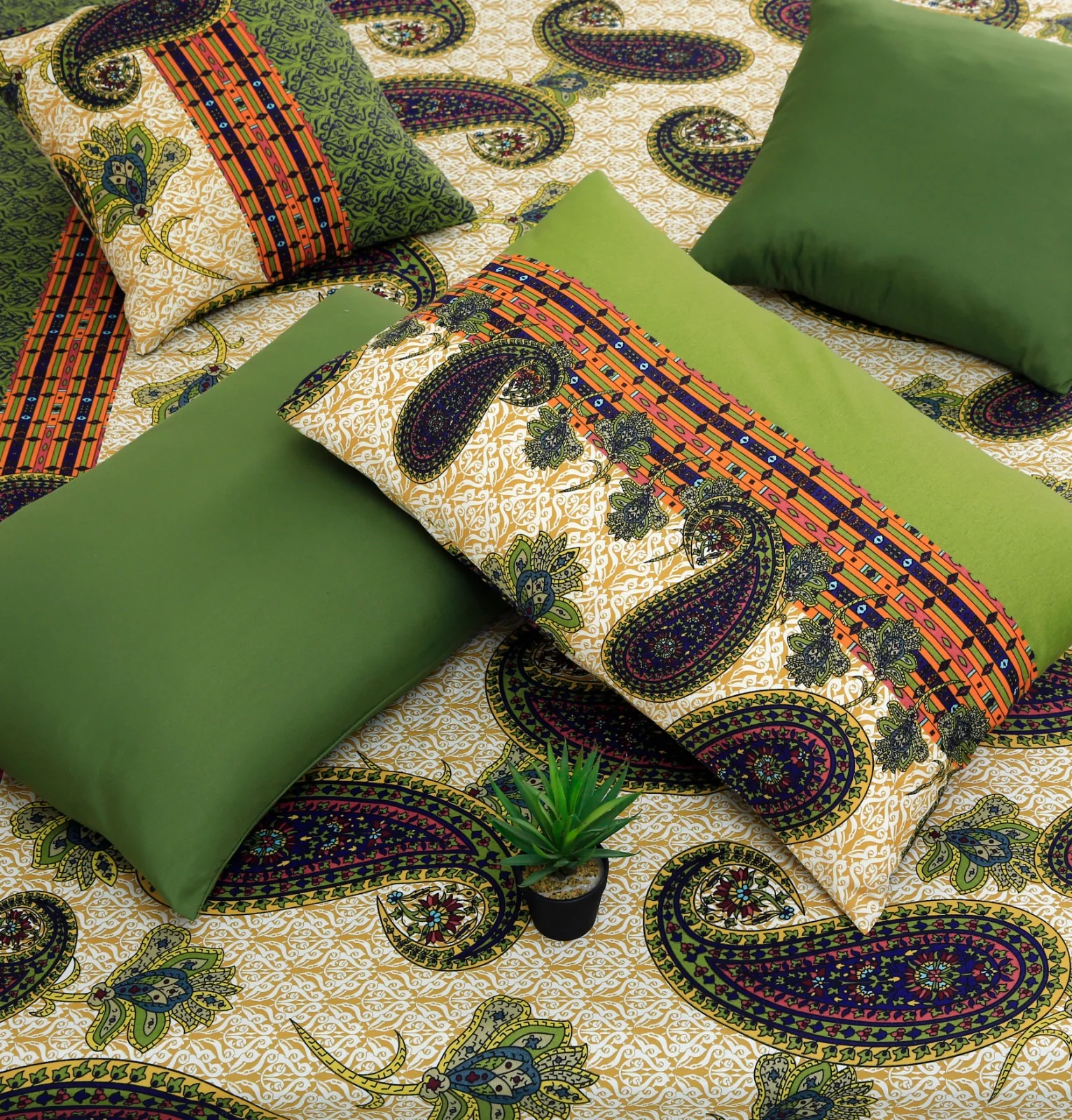 8 PCs Winter Comforter Set-Green Paisley - Image 14