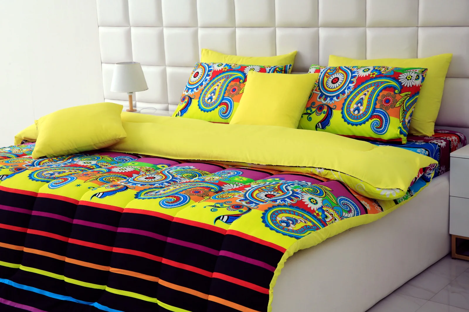 8 PCs Winter Comforter Set-Multi Flowers(Yellow Reverse) - Image 11