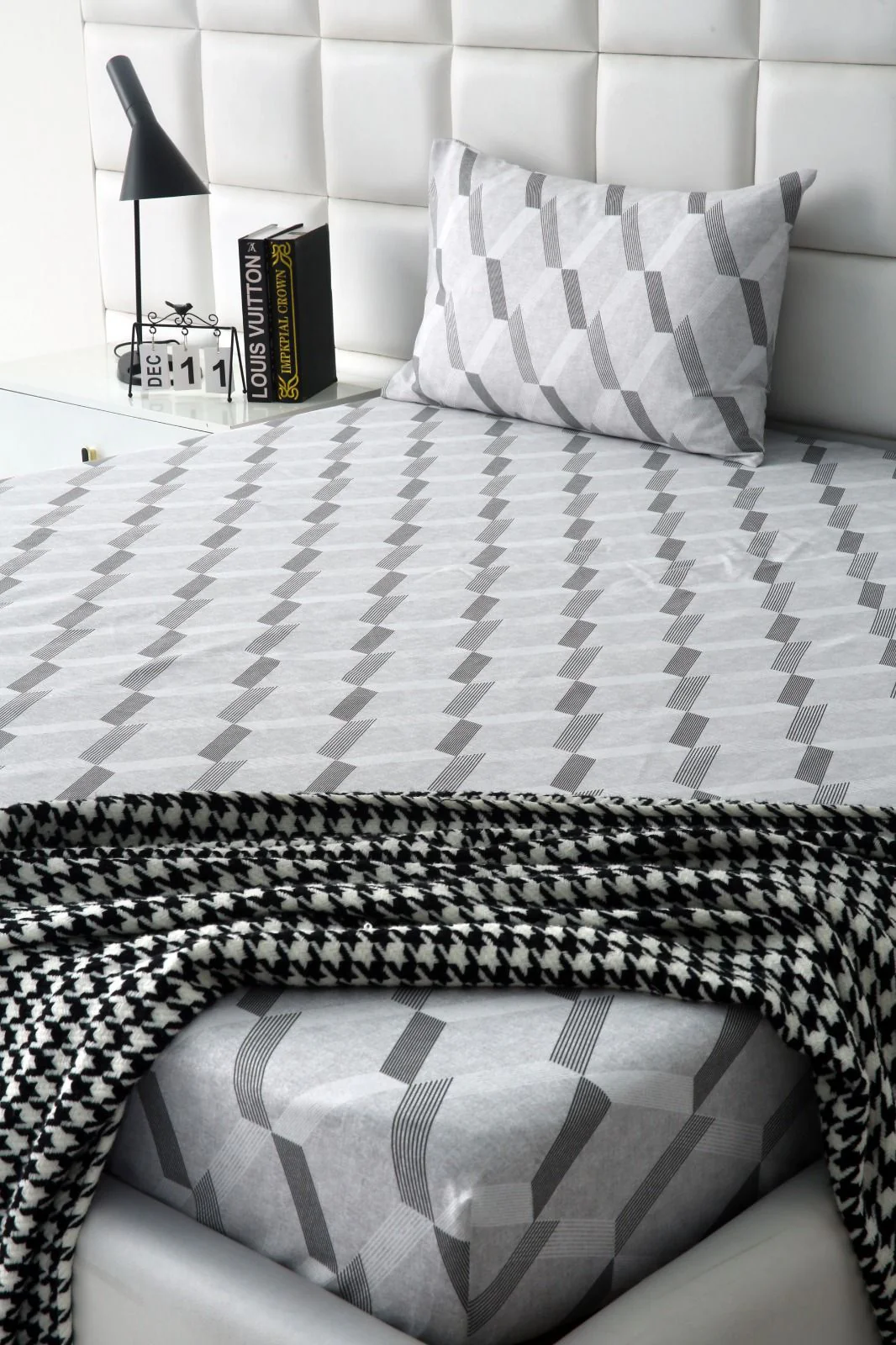 Fitted Bed Sheet-Sliver Triangles - Image 3