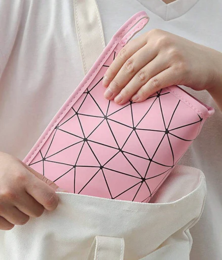 Geometric Diamond Grid PU Frosted Makeup Bag - Image 6